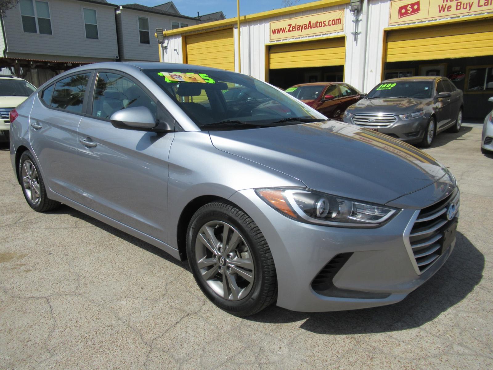 2017 Gray /Gray Hyundai Elantra Limited (5NPD84LF0HH) with an 1.8L L4 DOHC 16V engine, 6A transmission, located at 1511 North Shepherd Dr., Houston, TX, 77008, (281) 657-1221, 29.798361, -95.412560 - 2017 HYUNDAI ELANTRA SE/VALUE/LIMITED VIN: 5NPD84LF0HH003268 5 N P D 8 4 L F 0 H H 0 0 3 2 6 8 SEDAN 4 DR 2.0L I4 F DOHC 16V GASOLINE FRONT WHEEL DRIVE - Photo #9